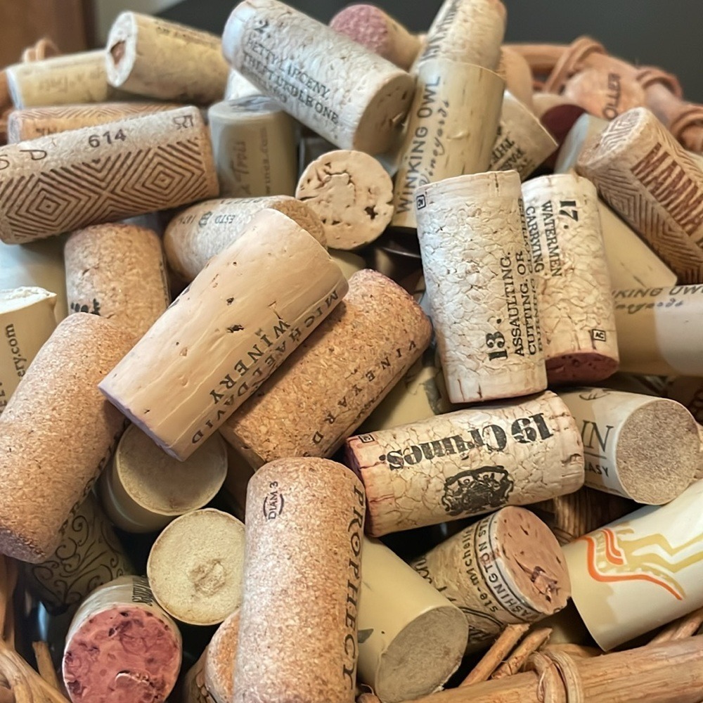 Lot of Wine Corks (150) Arts & Crafts Decorate Projects, Jewelry Making